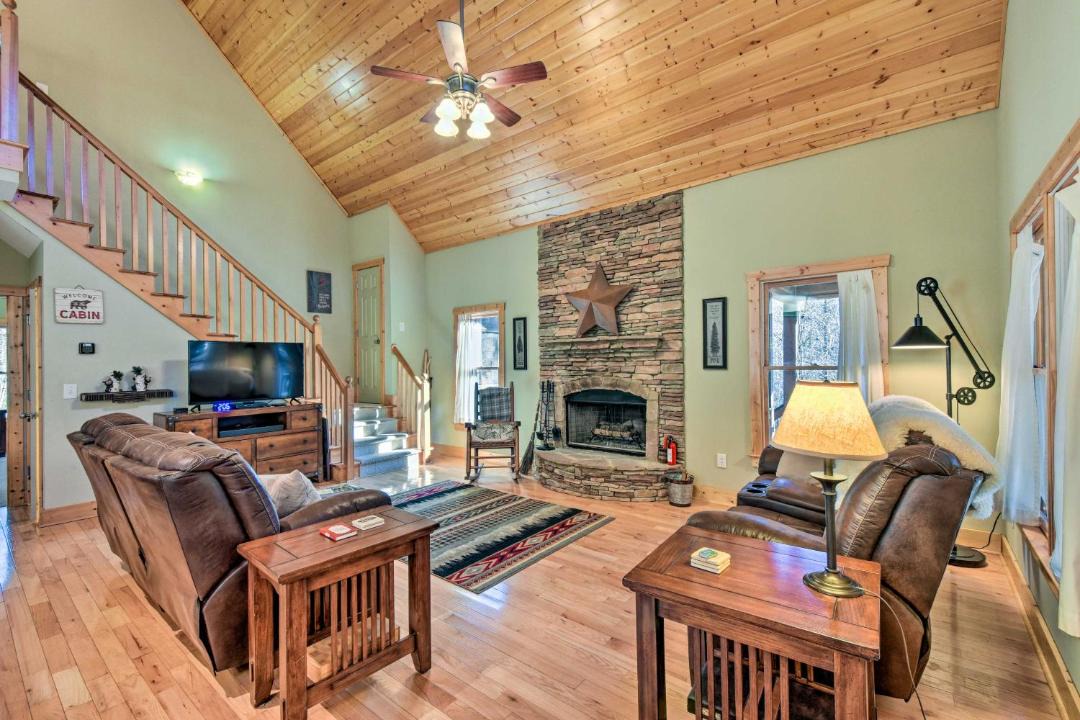 Photo of Livingroom in Dahlonega