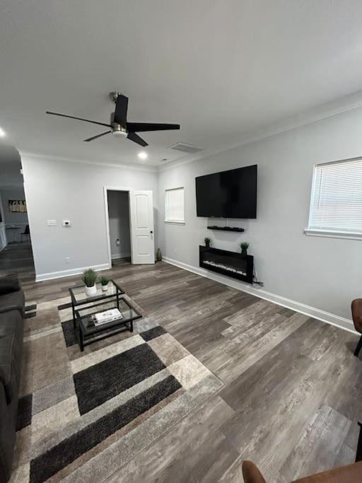 Photo of Livingroom in Downtown
