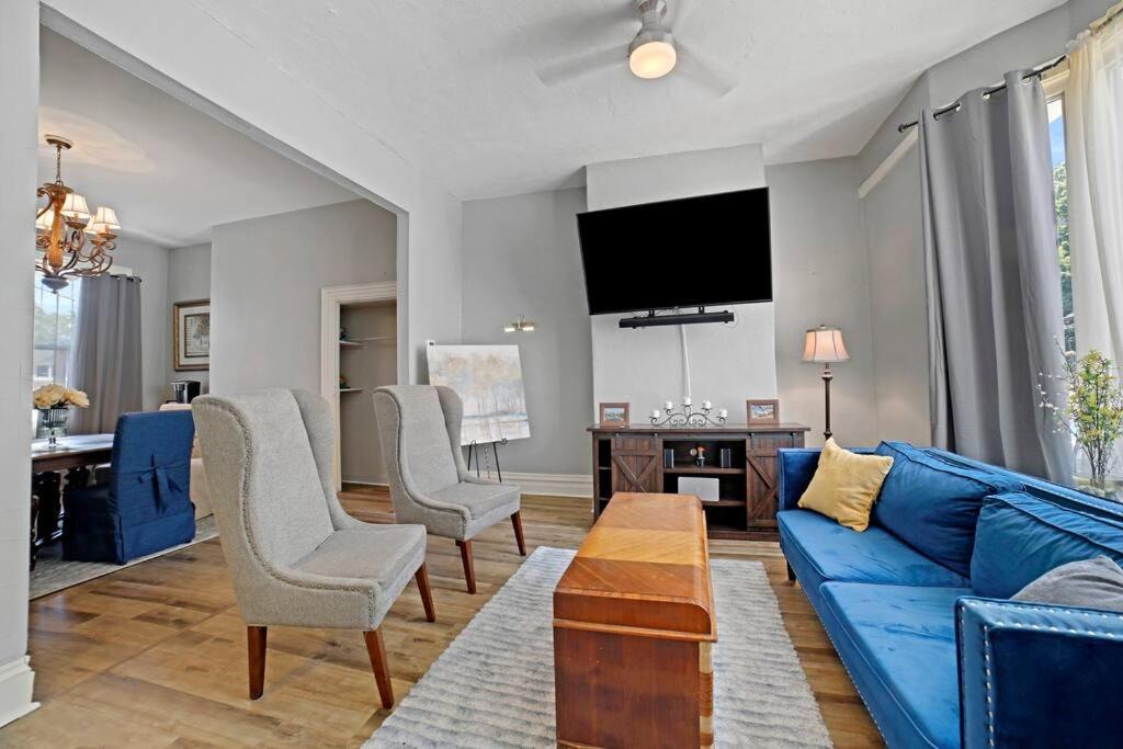 Photo of Livingroom in Perry North