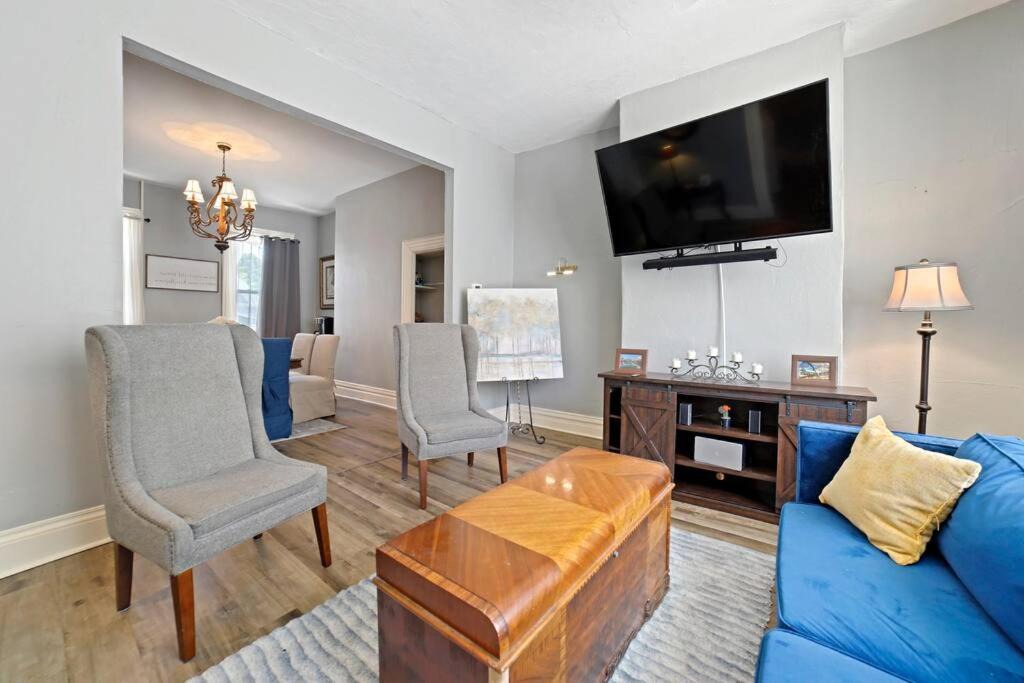 Photo of Livingroom in Perry North