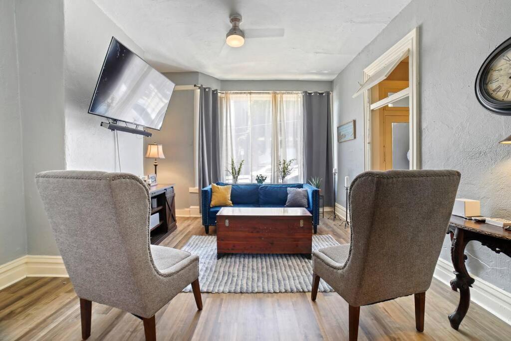 Photo of Livingroom in Perry North