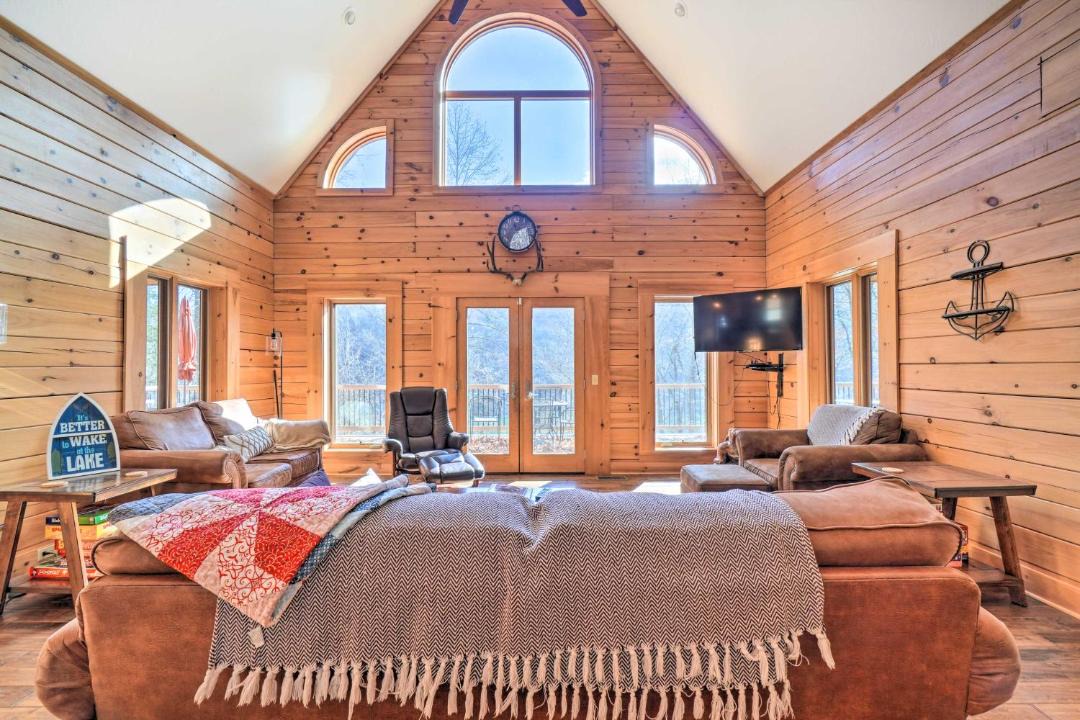 Photo of Livingroom in Tazewell
