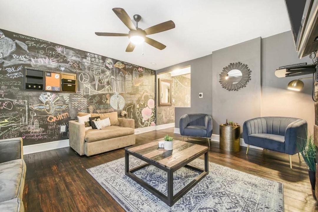 Photo of Livingroom in East Allegheny