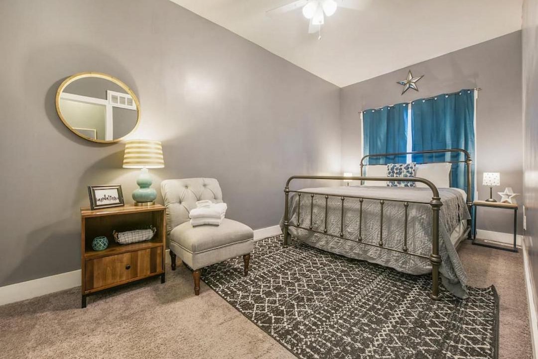 Photo of Bedroom in East Allegheny