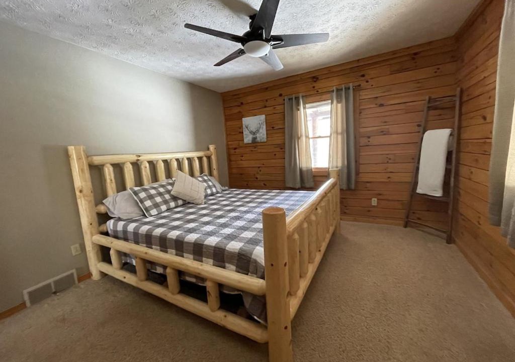 Photo of Bedroom in Laurelville