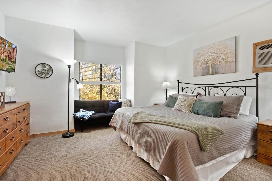 Photo of Bedroom in Seven Springs