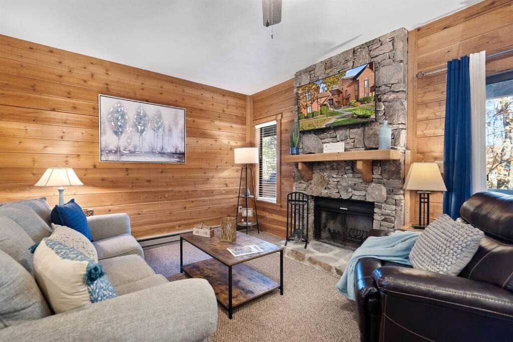Photo of Livingroom in Seven Springs