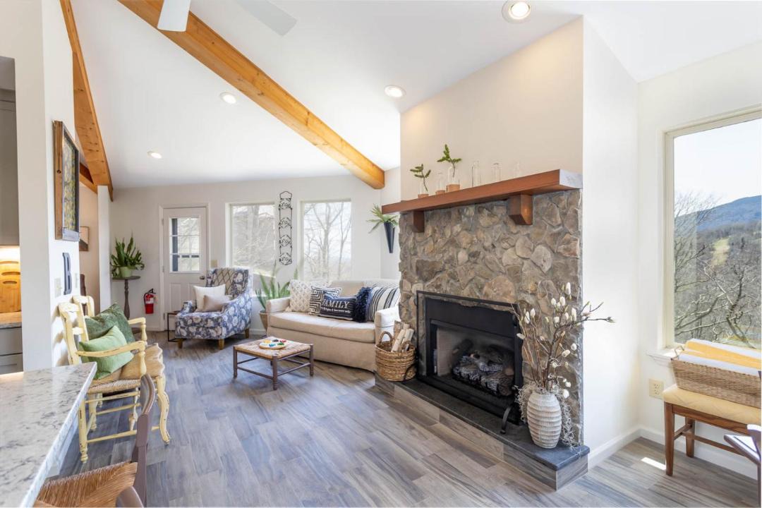 Photo of Livingroom in Seven Devils