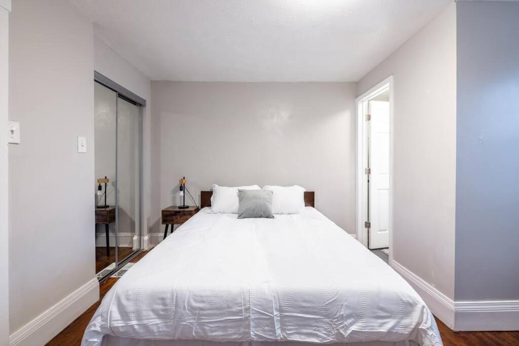 Photo of Bedroom in Detroit - Shoreway