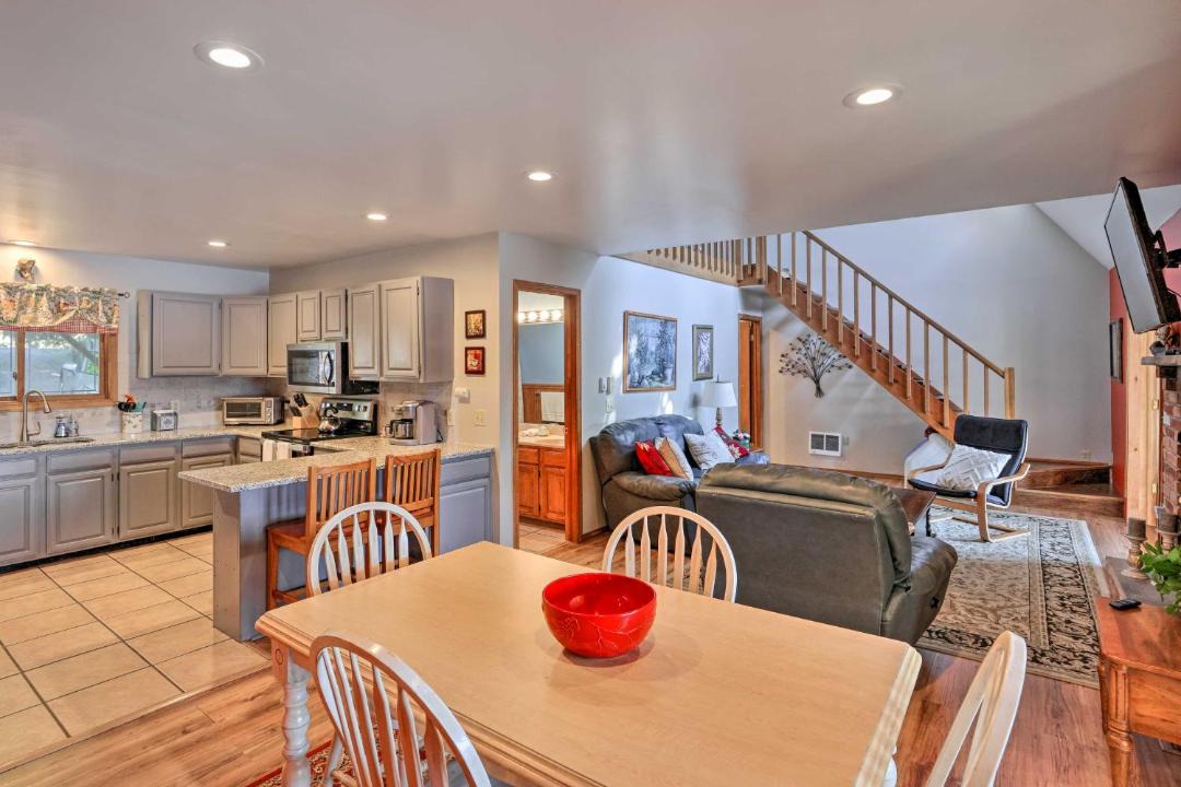 Photo of Livingroom in Tobyhanna