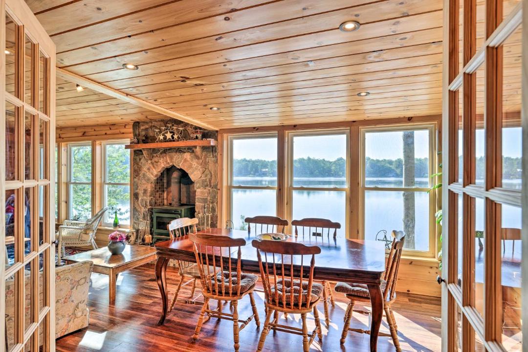 Photo of Livingroom in Tobyhanna