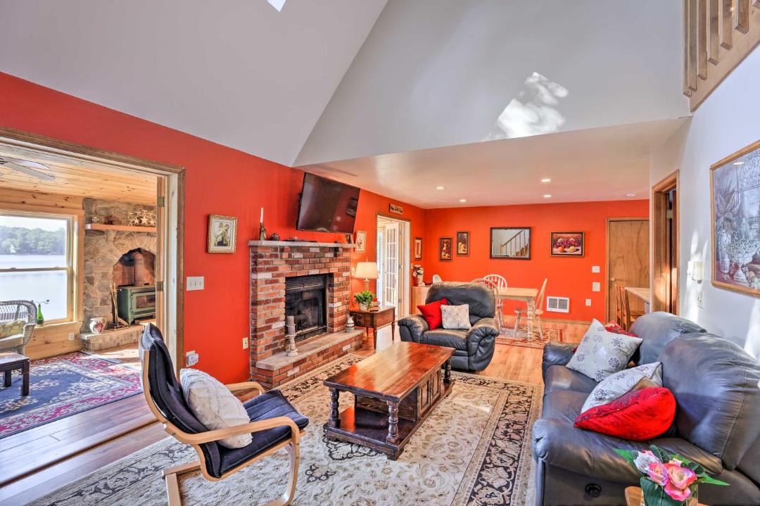 Photo of Livingroom in Tobyhanna