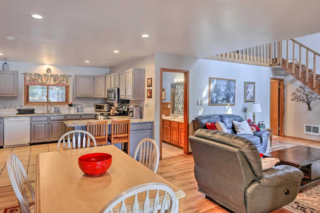 Photo of Livingroom in Tobyhanna