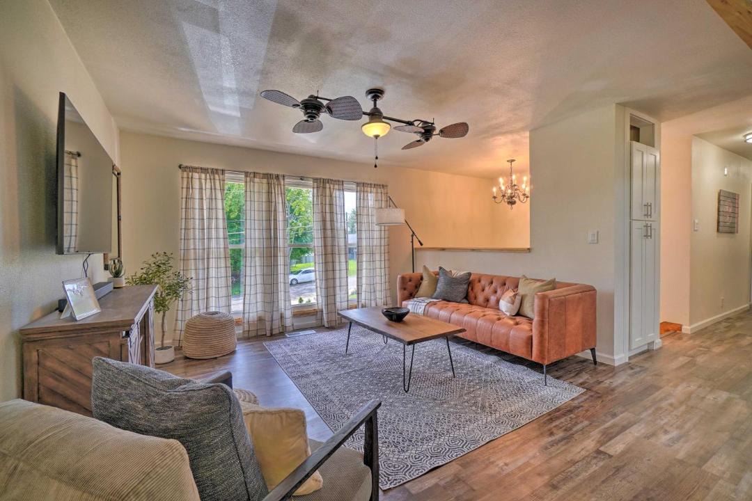 Photo of Livingroom in Cedar Bluff