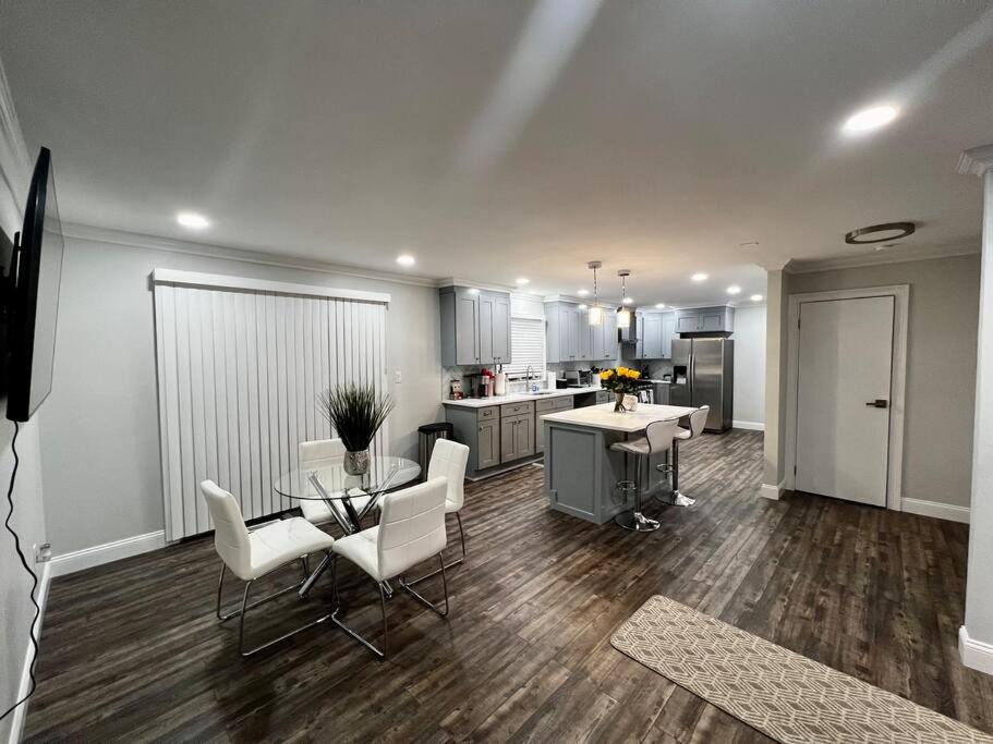 Photo of Livingroom in Neptune City