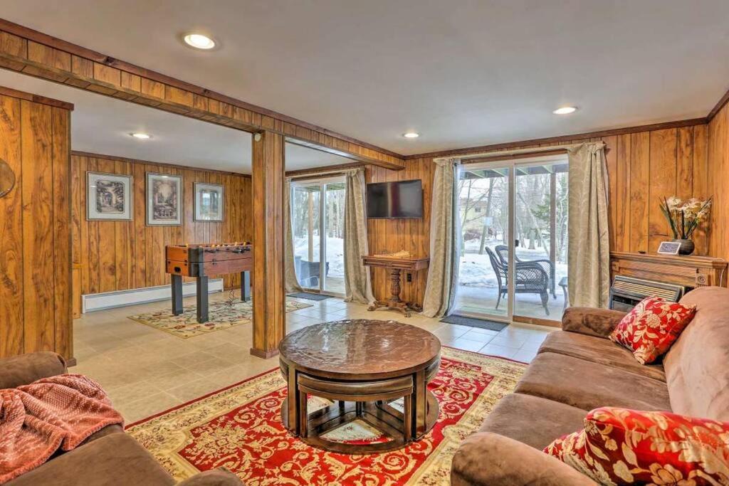 Photo of Livingroom in Pocono Lake