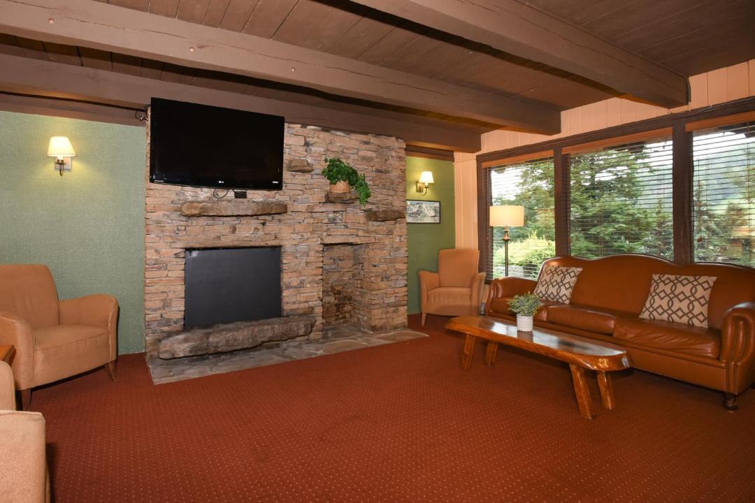 Photo of Livingroom in Seven Springs