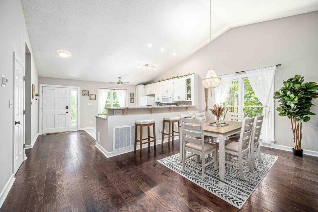 Photo of Livingroom in Cary