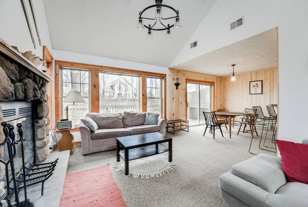 Photo of Livingroom in Tannersville