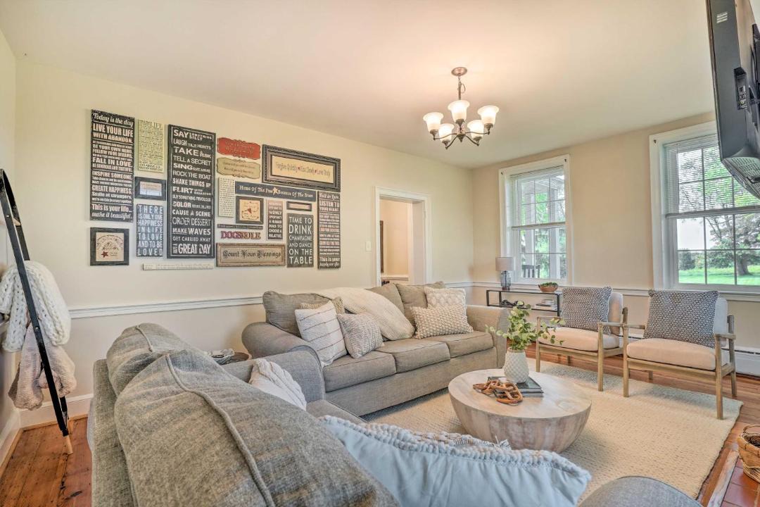 Photo of Livingroom in Taneytown