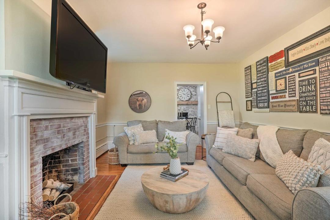 Photo of Livingroom in Taneytown