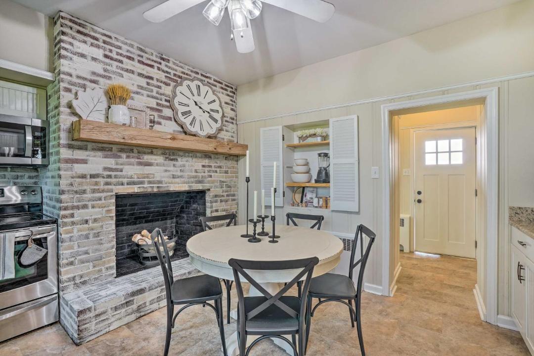 Photo of Livingroom in Taneytown