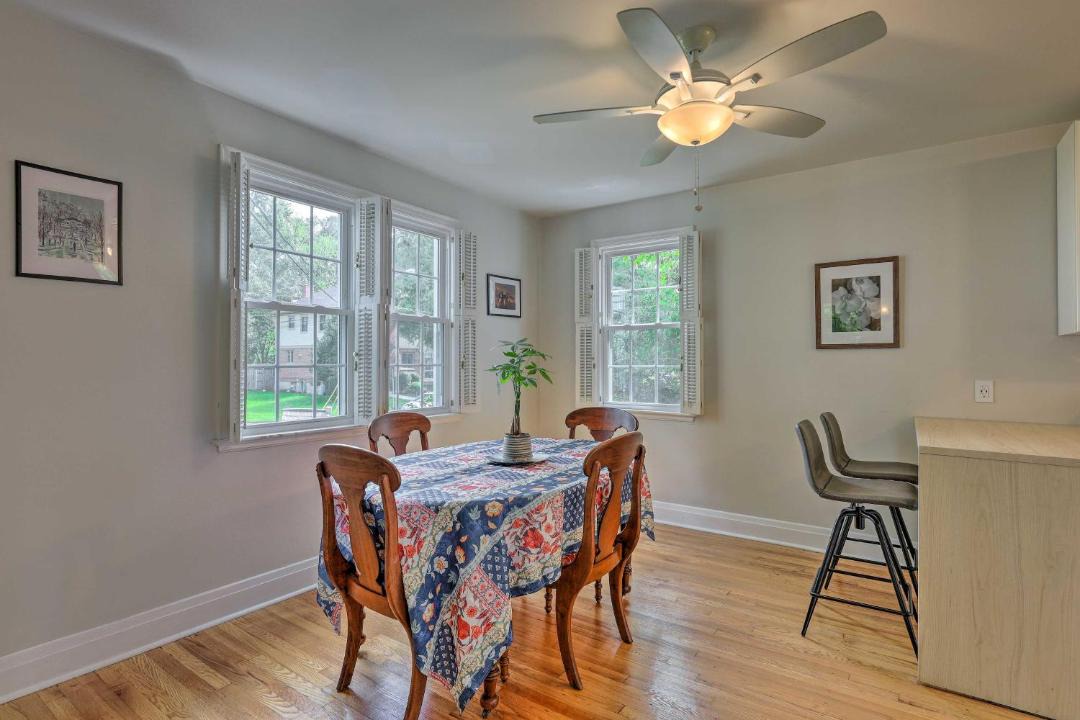Photo of Livingroom in Roselawn Finance