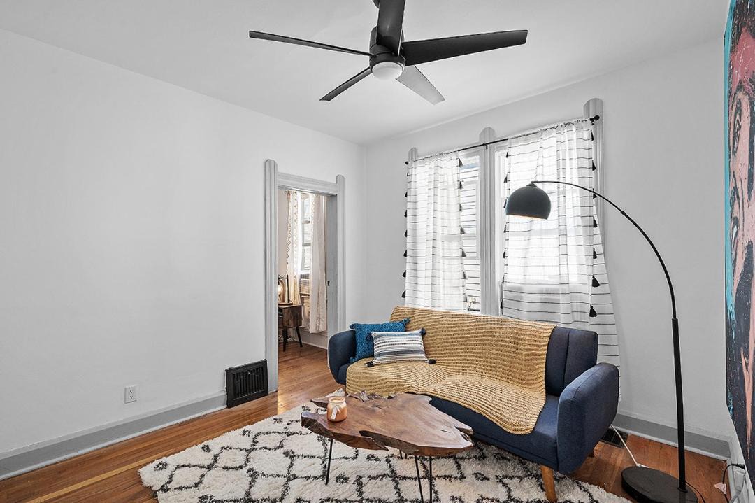 Photo of Livingroom in Little Italy