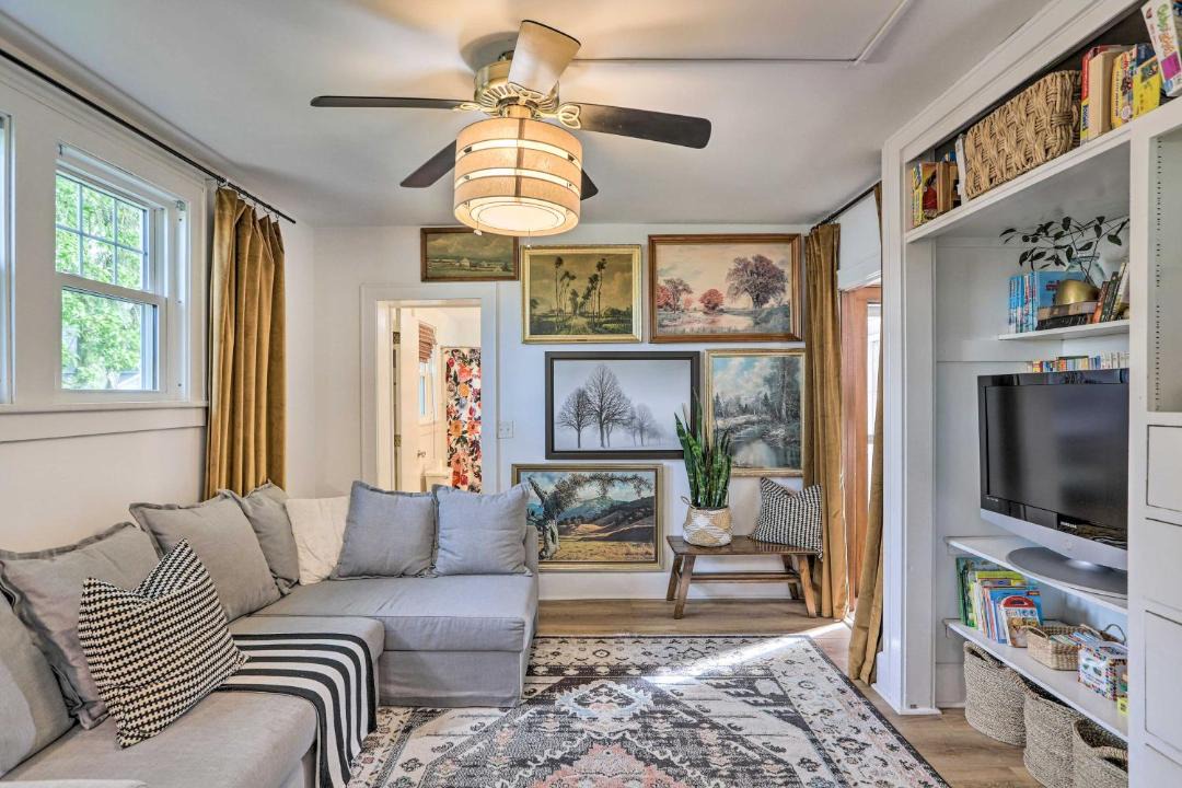 Photo of Livingroom in Apple Creek