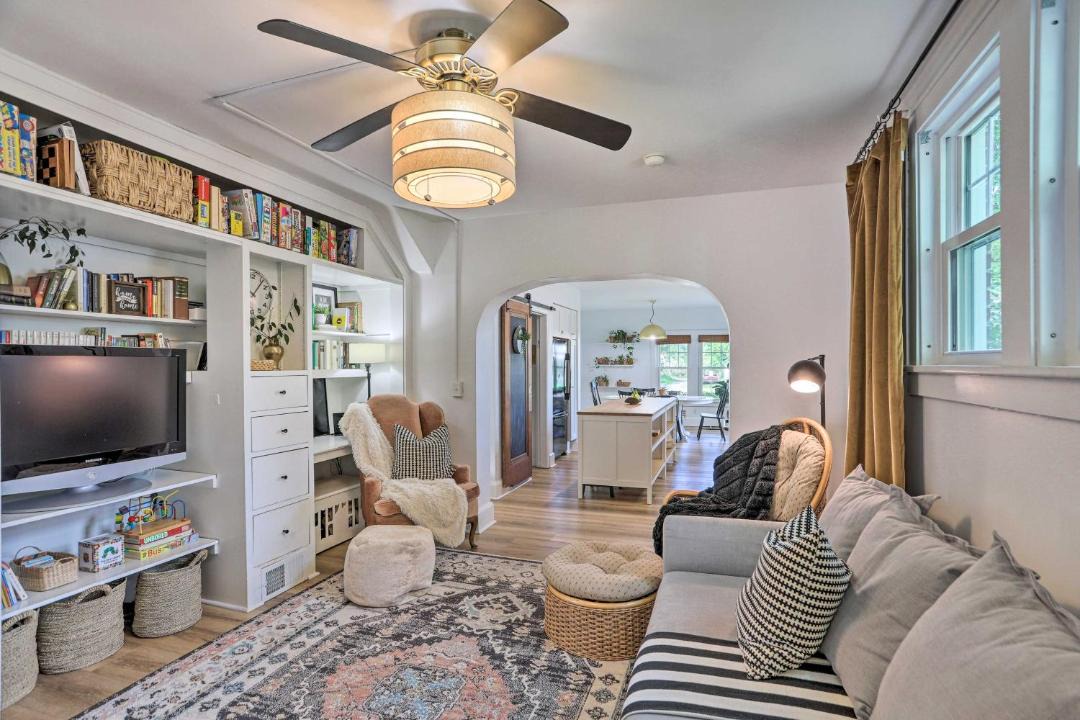 Photo of Livingroom in Apple Creek