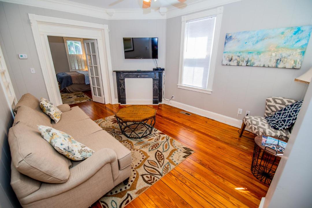 Photo of Livingroom in Historic District