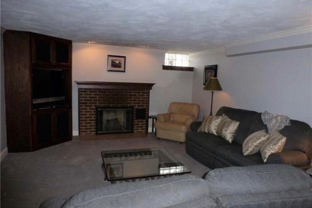 Photo of Livingroom in Fairview Park