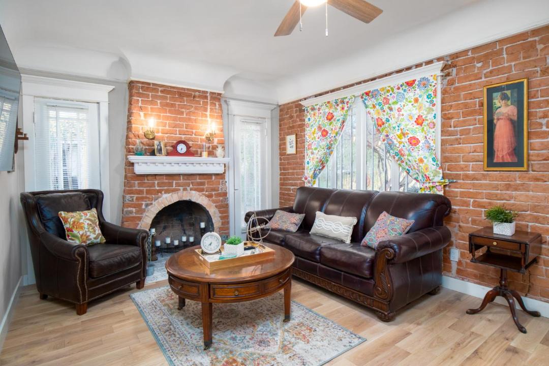 Photo of Livingroom in Encanto