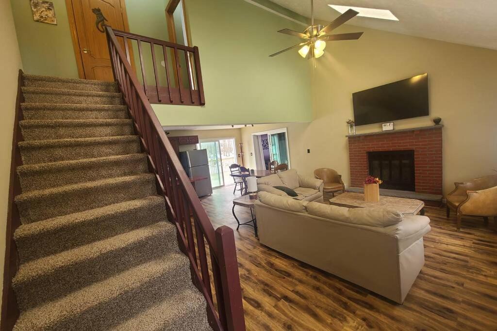 Photo of Livingroom in Tobyhanna