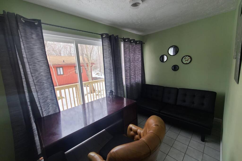 Photo of Livingroom in Tobyhanna