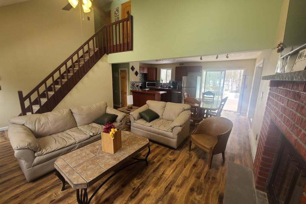 Photo of Livingroom in Tobyhanna