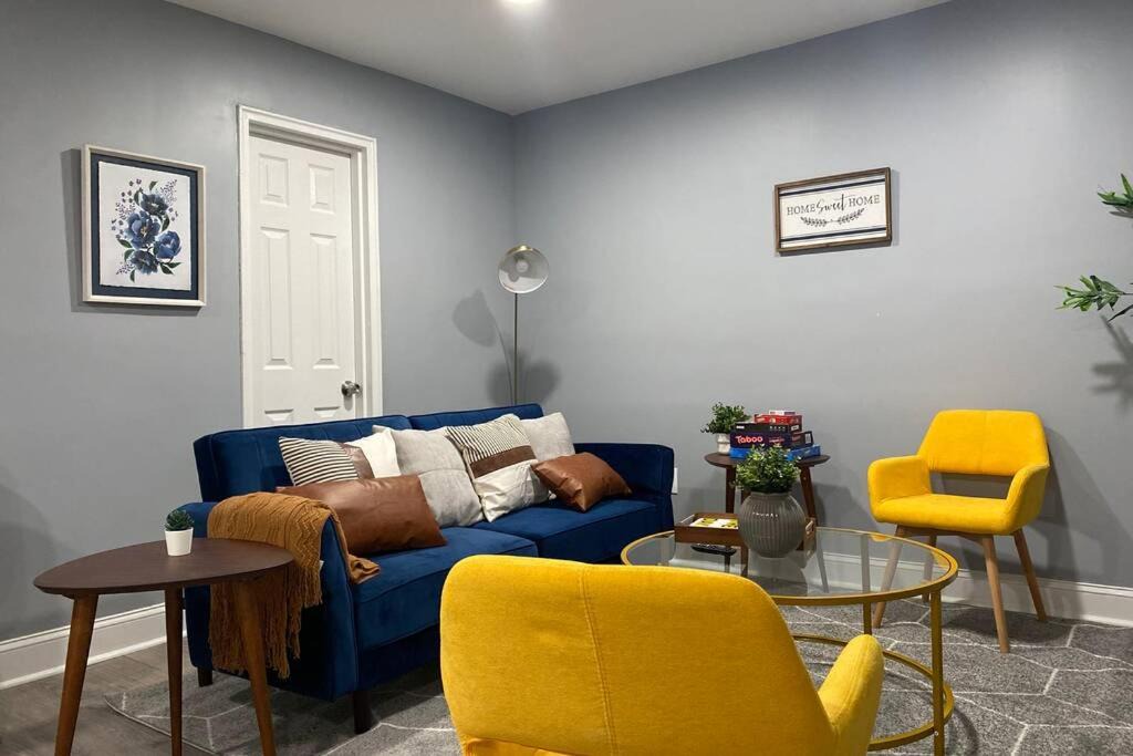 Photo of Livingroom in Snyder Square