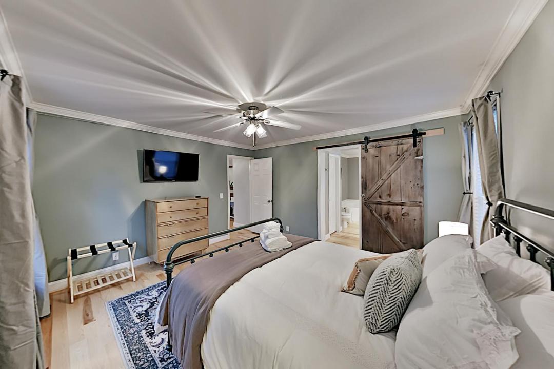 Photo of Bedroom in Asheville