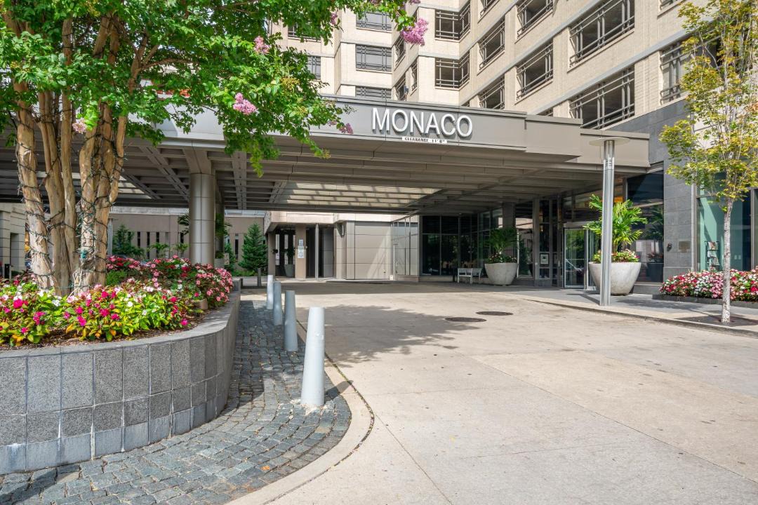 Photo of Buildings in Hudson Exchange