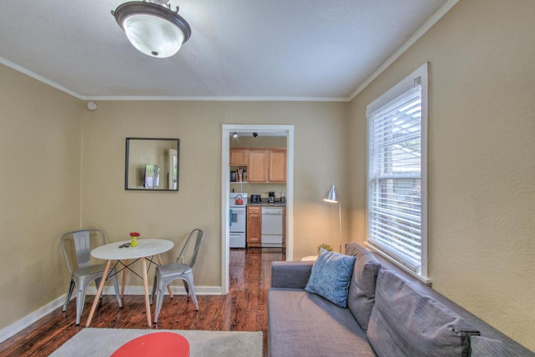 Photo of Livingroom in Midtown