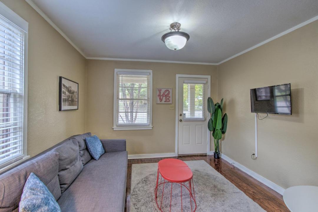 Photo of Livingroom in Midtown