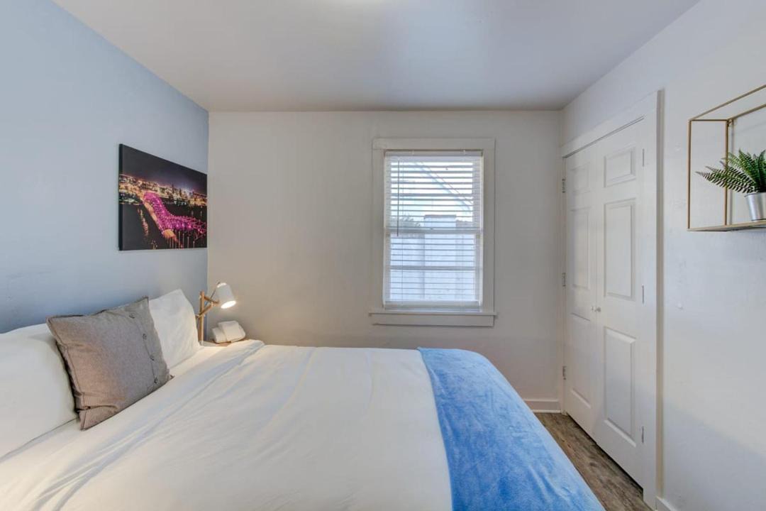 Photo of Bedroom in Midtown