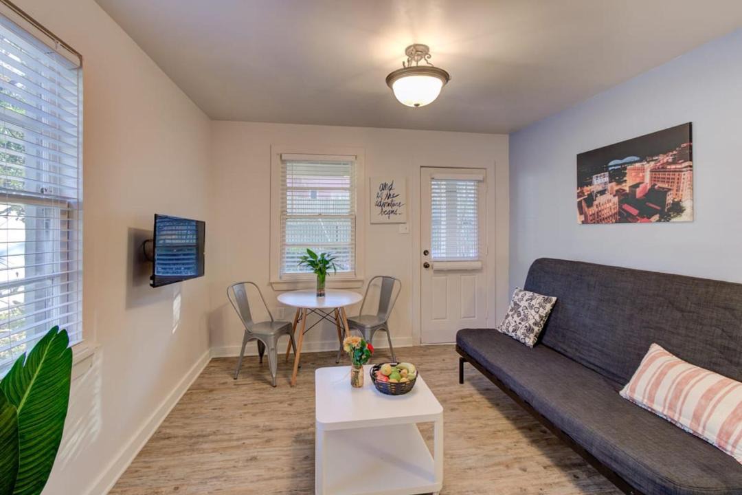 Photo of Livingroom in Midtown
