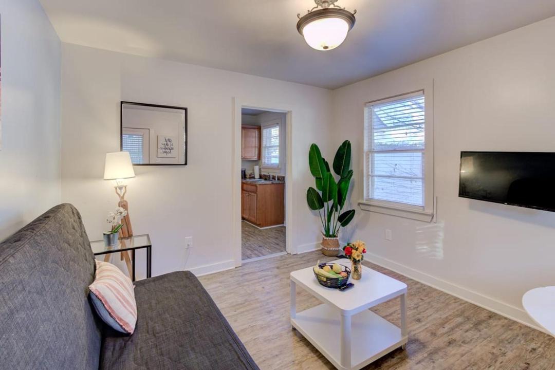 Photo of Livingroom in Midtown