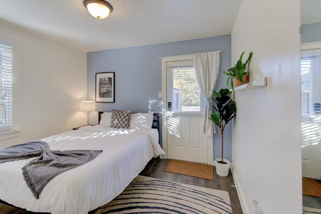Photo of Bedroom in Midtown