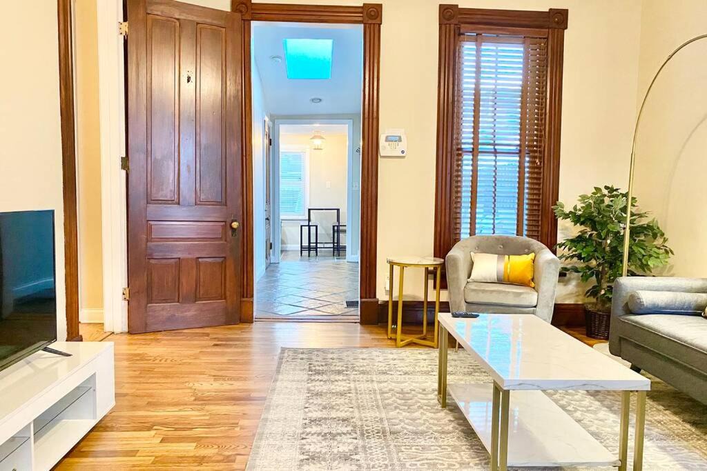 Photo of Livingroom in Oregon District
