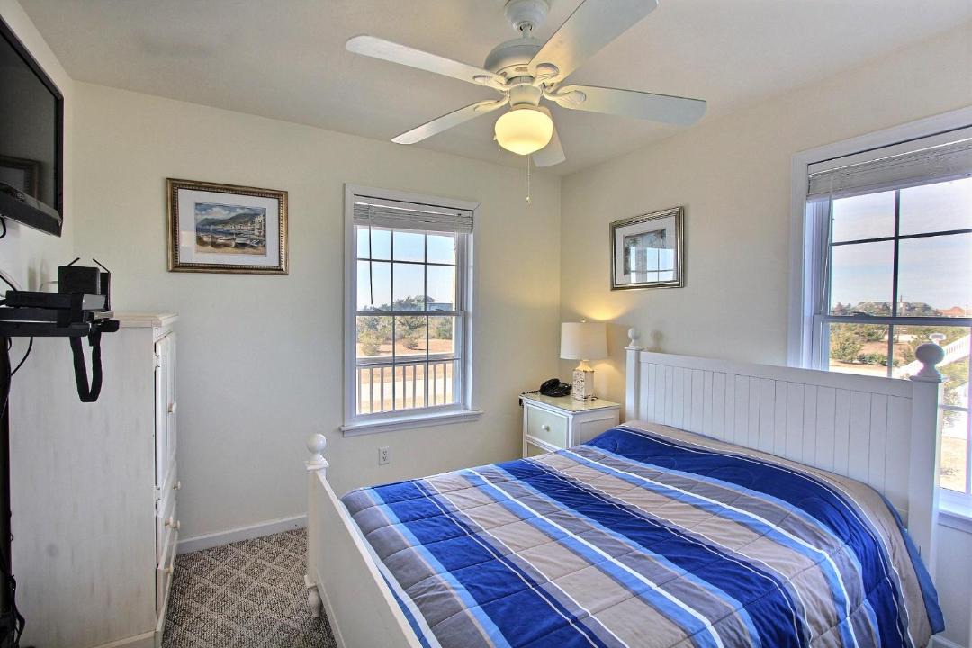 Photo of Bedroom in Wind Over Waves