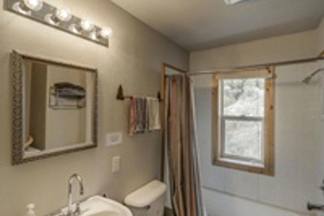 Photo of Bathroom in Cascade