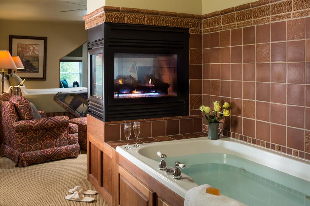 Photo of Livingroom in McHenry