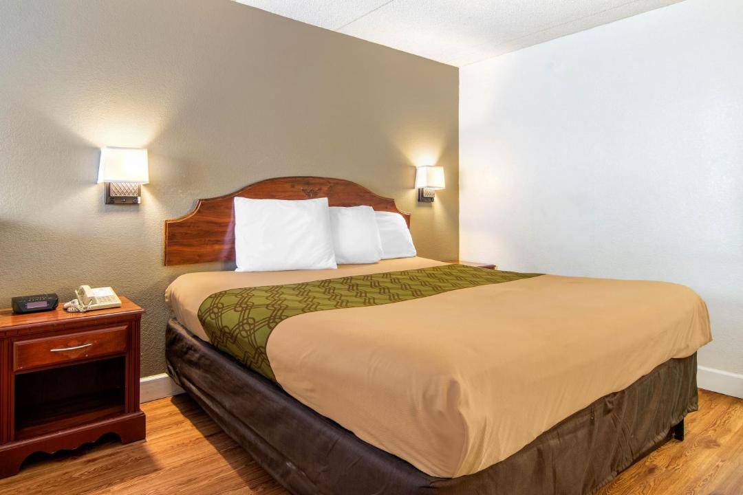 Photo of Bedroom in Fort Oglethorpe